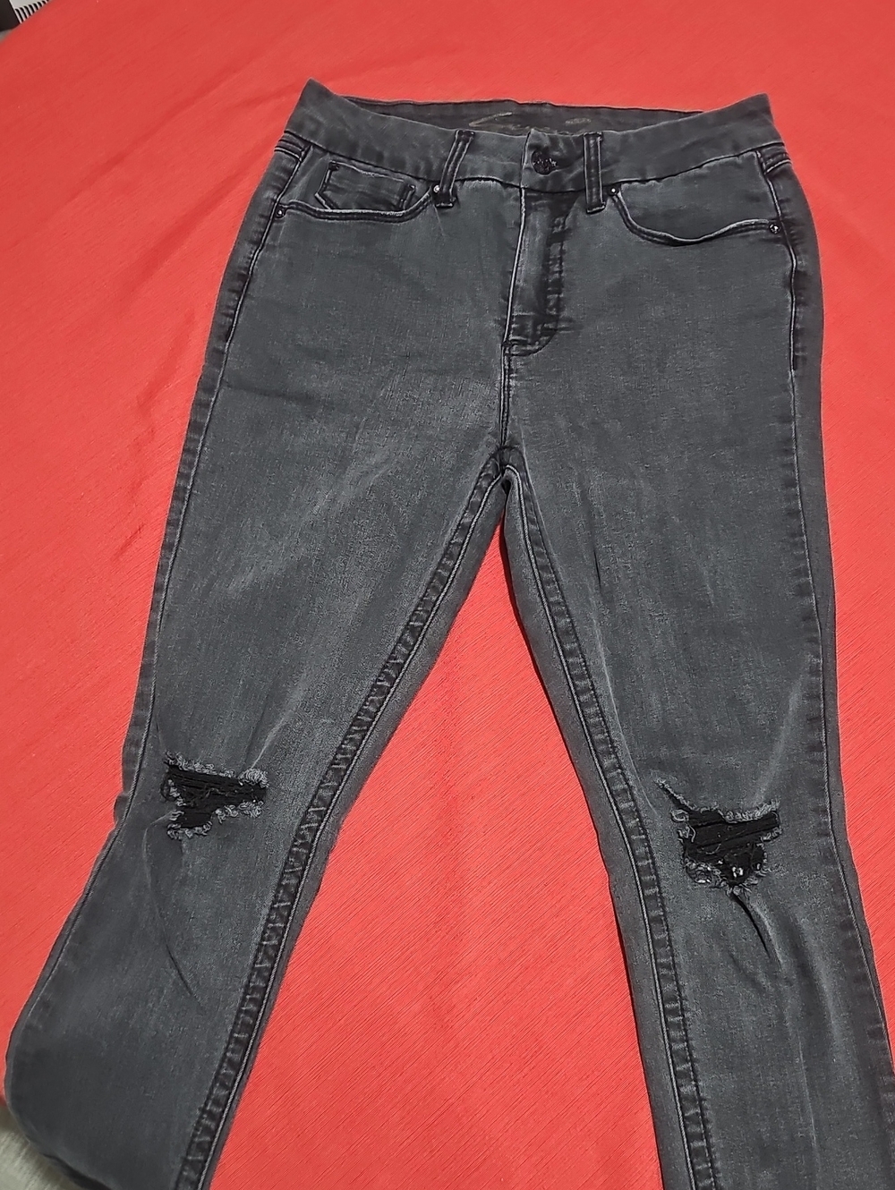 Seven7 Women's Charcoal Black Skinny Jeans with Knee Rips